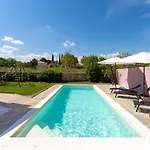 Lilly Villa