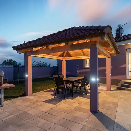 Lilly Villa
