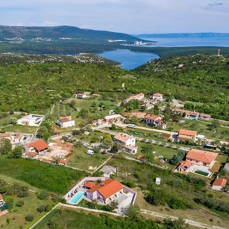 Lilly Villa