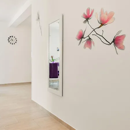 Lilly Villa *